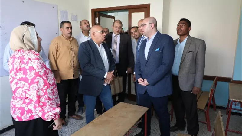 محافظ بنى سويف يتفقد مشروعات مبادرة