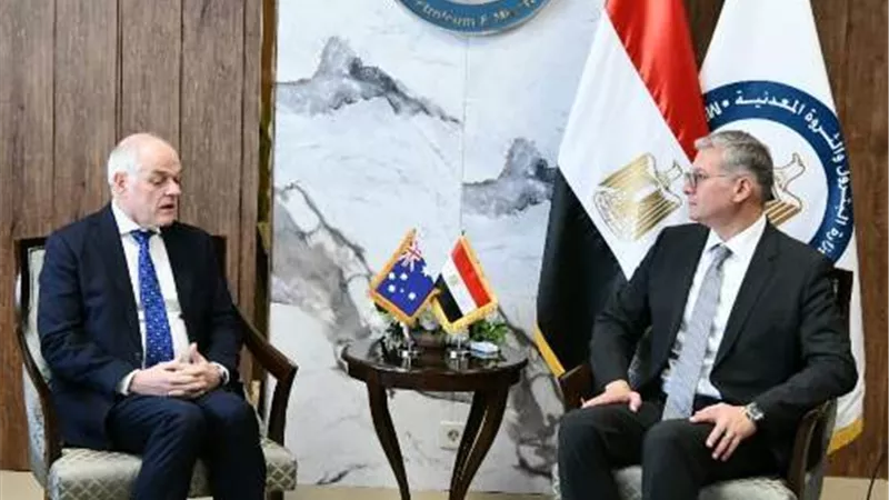 وزير البترول يبحث مع سفير أستراليا أوجه التعاون في مجال التعدين