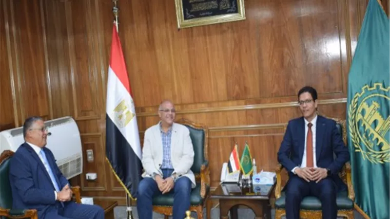 رئيس أمناء جامعة بنها الأهلية يناقش مع محافظ القليوبية سبل التعاون