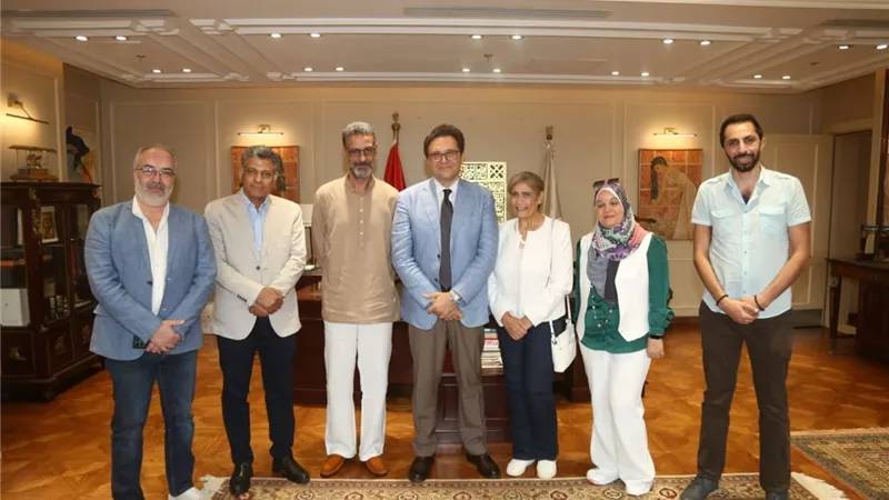 وزير الثقافة يُكرم صُناع 