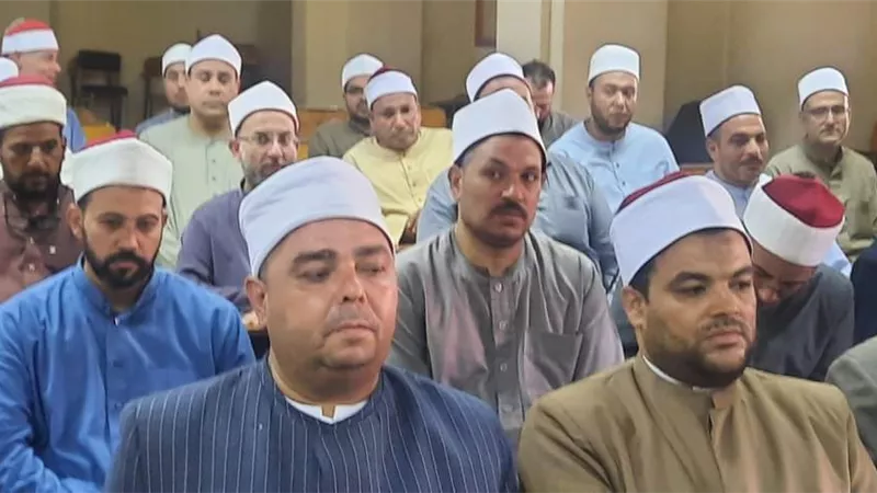 الأوقاف تعقد مديرية أوقاف الغربية عدة دورات للأئمة والواعظات