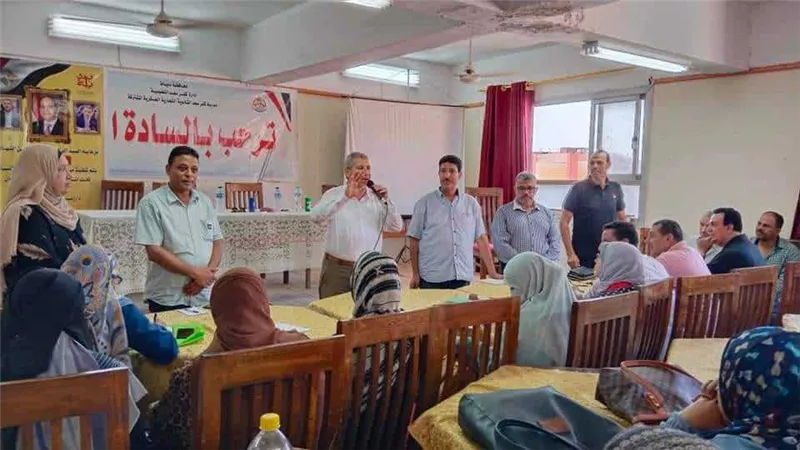 مدير تعليم دمياط يتابع إستعدادات مدارس كفر سعد لبدء الدراسة