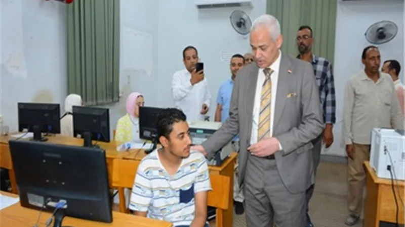 جامعة أسيوط تستقبل طلاب المرحلة الثالثة لتسجيل رغباتهم إلكترونياً