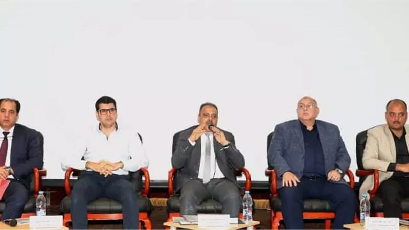 تعرف على تفاصيل اجتماع محافظ الشرقية مع رؤساء المدن والأحياء