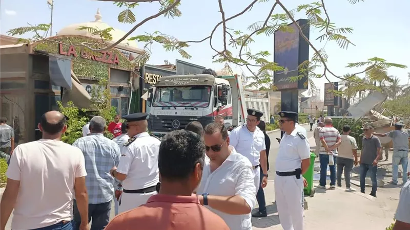 حملة مكبرة لمجابهة العشوائية والمخالفات بمدينة العبور