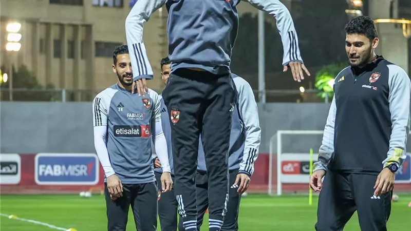 كهربا عاد إلى تدريبات الأهلي .. شاهد هاني حتحوت يكشف الكواليس