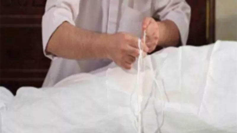 الافتاء تجيب.. حكم قص أظافر الميت وحلاقة شعره