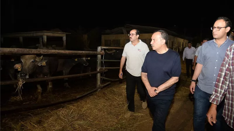 محافظ أسيوط يواصل جولاته لمتابعة أعمال التطوير بمحطات الثروة الحيوانية
