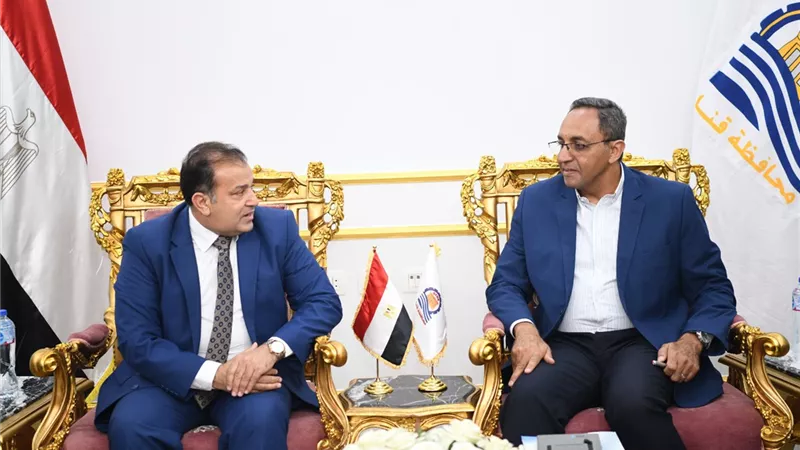 محافظ قنا ورئيس جامعة جنوب الوادى يبحثان سبل تعزيز أوجه التعاون