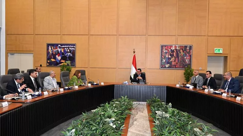 وزير الإسكان يتابع موقف تنفيذ وحدات مبادرة 