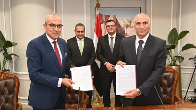 الإسكان ورئيس العاصمة الإداريةيشهدان توقيع عقد لضبط منظومة مياه الشرب