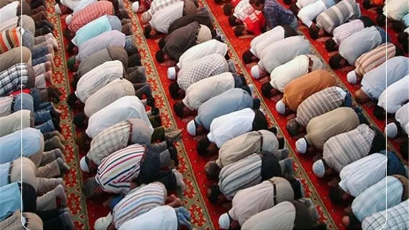 صلاة الصبح جماعة بعد طلوع الشمس .. هل تجوز؟