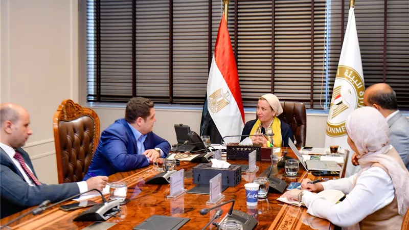 وزيرة البيئة تناقش مع العمدة الفرص الاستثمارية بمجال تدوير المخلفات