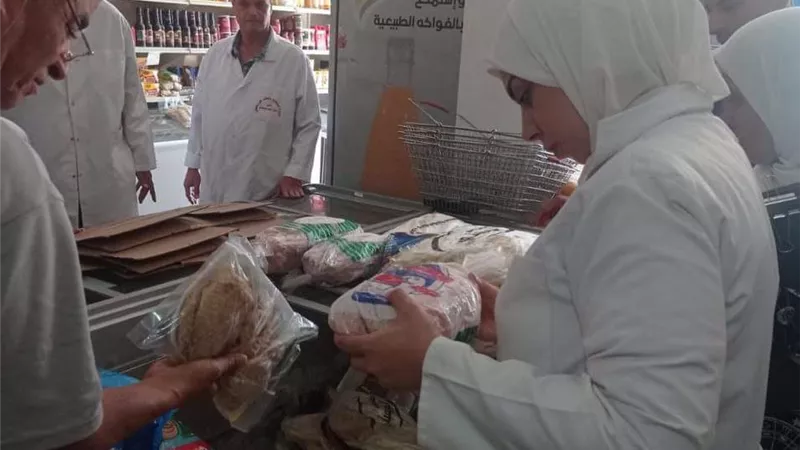 ضبط٧٠٠ كجم لحوم مجمدةوكبدةودواجن فاسدة بالشرقية