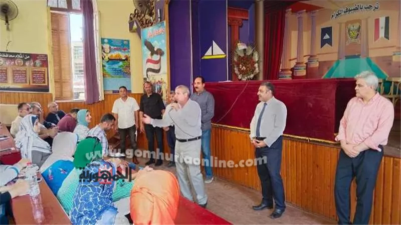 مدير تعليم دمياط يناقش الإستعداد للعام الدراسى الجديد بالمحافظة