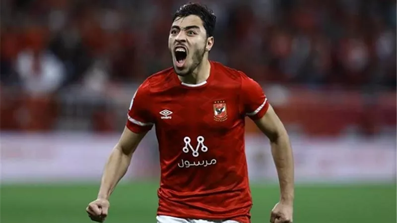 الأهلي يقترب من تجديد عقد أكرم توفيق 3 سنوات