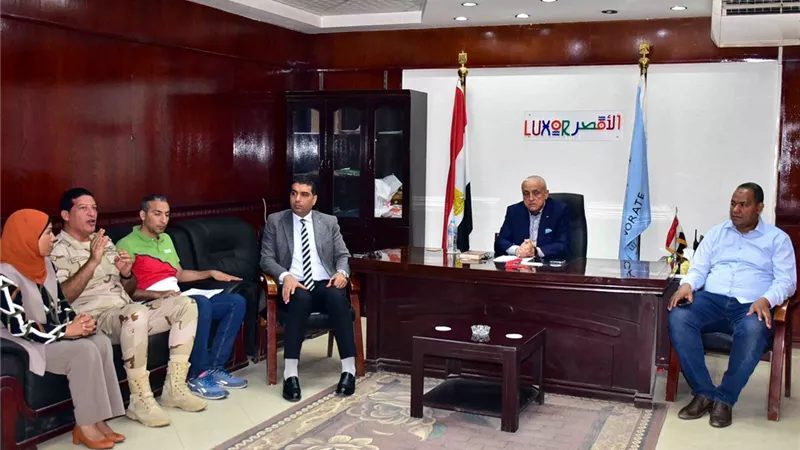 محافظ الأقصر يتابع اعمال منظومة التصالح والتقنين بإسنا