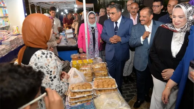 مرزوق يفتتح معرض 