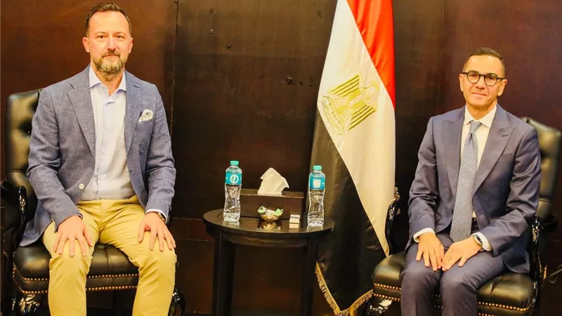 وزير الاستثمار يلتقي مدير عام 
