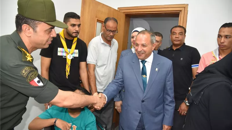 محافظ بورسعيد يتفقد لجنة التجنيد الطبية