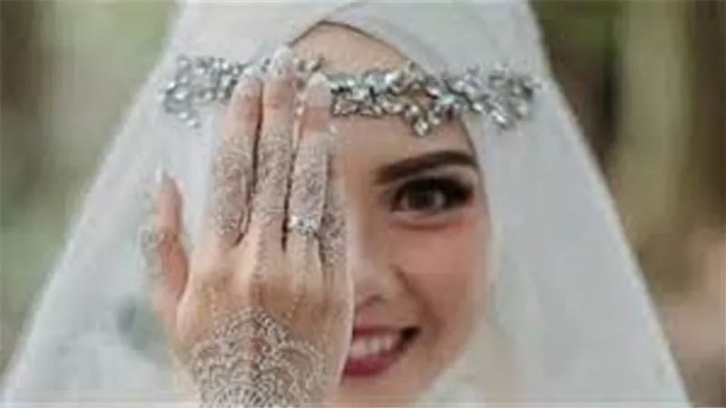 مظهر شاهين ينتقد المُدافعين عن واقعة حجاب ليلة الزفاف