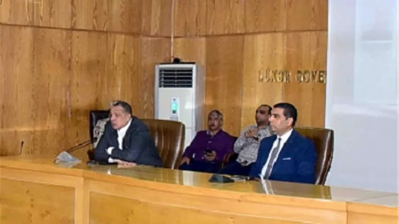 مجابهة التلوث الكيميائى والإشعاعى فى محاضرة لمسئولى محافظة الأقصر
