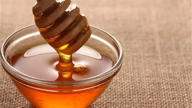 4 حالات يجب فيها تجنب وضع العسل على البشرة الدهنية