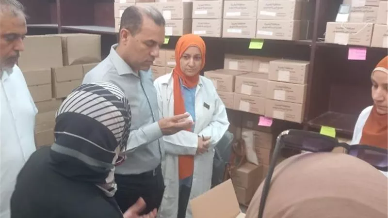 مدير صحة البحيرة يتفقد مصنع الأدوية بدمنهور