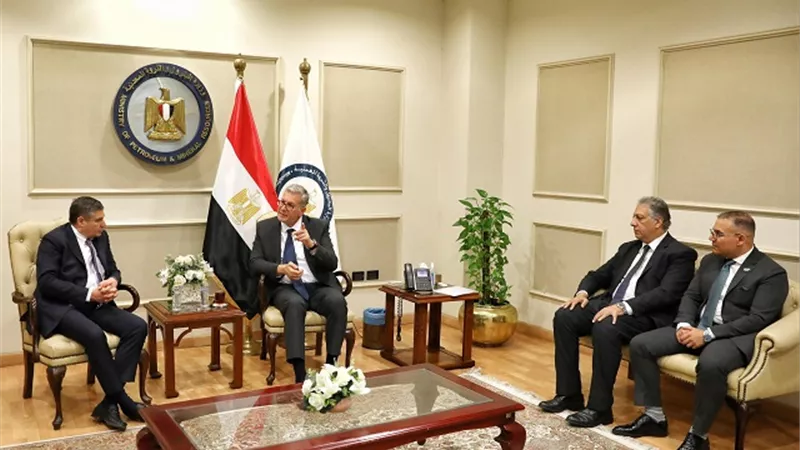 وزير البترول يبحث مع رئيس بيكر هيوز خططها المستقبلية لتطوير أعمالها