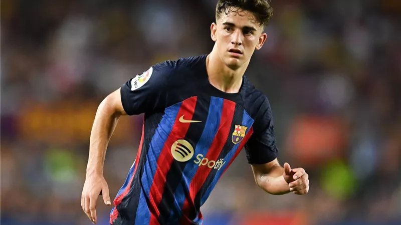 جافى يظهر في تدريبات برشلونة بعد غياب 10 أشهر