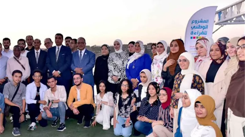 وصول الرحلة النيلية للفائزين فى المشروع الوطنى للقراءة الى الأقصر