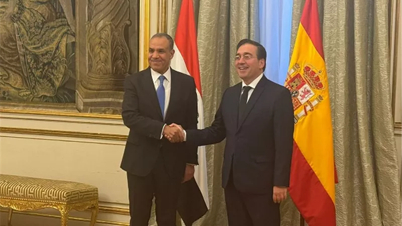 وزير الخارجية يلتقى نظيره الإسباني في مستهل زيارته إلى مدريد