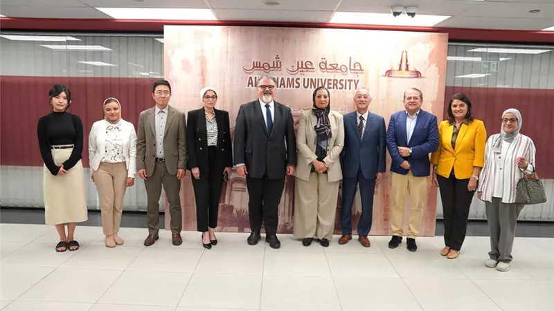 فريق خبراء من منظمة التعاون والتنمية الاقتصادية يزور جامعة عين شمس