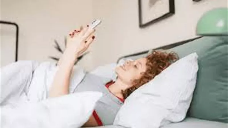 خبراء يحذرون من استخدام الهاتف في الصباح .. لهذه الأسباب