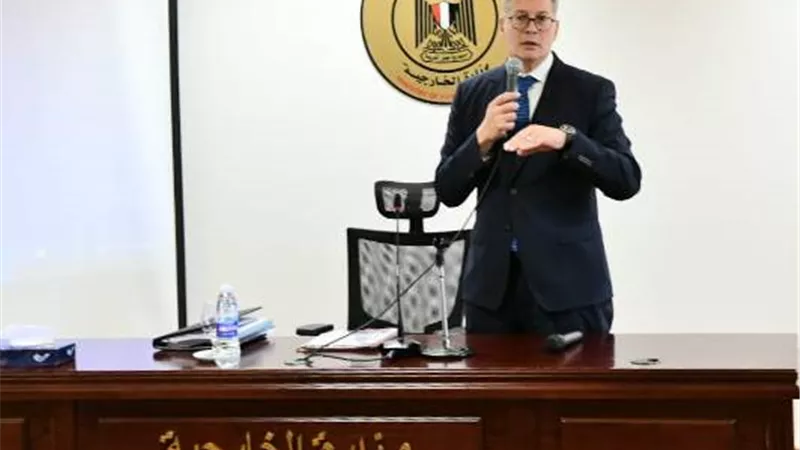 وزير البترول يلتقي سفراء مصر الجدد لإطلاعهم على فرص الاستثمار