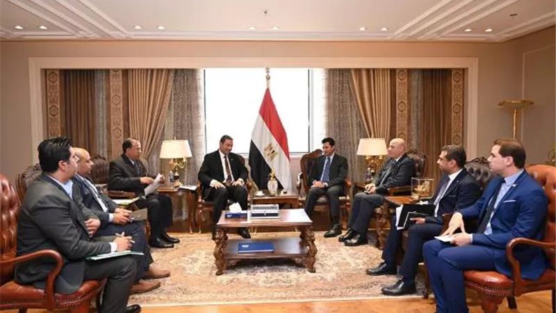 وزير الشباب يبحث المستجدات الإنشائية للمنشآت الرياضية مع محافظ دمياط
