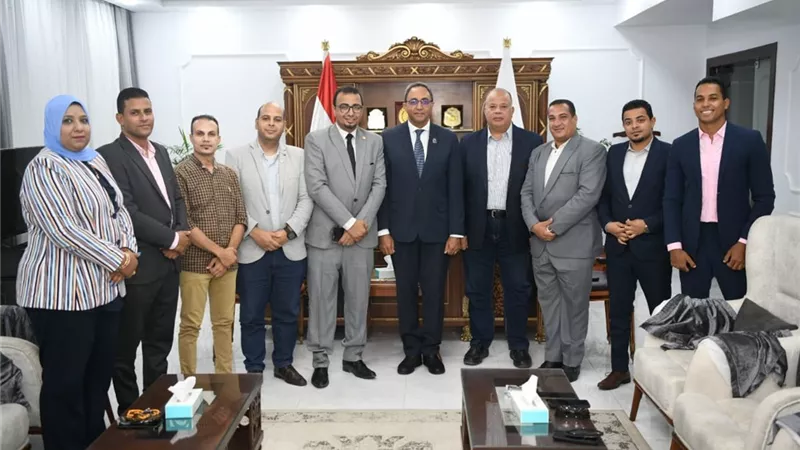 محافظ قنا يستقبل أعضاء محاكاة مجلس الشيوخ بالمحافظة