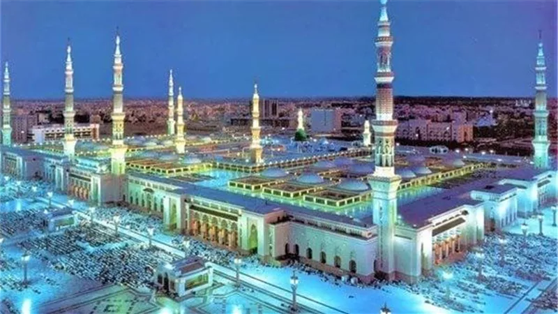 خطيب المسجد النبوي يعلق على الاحتفال بمولد النبي محمد بأنه 