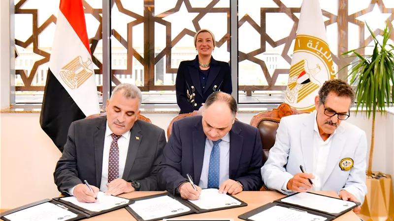 وزيرة البيئة: بروتوكول لضبط الصيد وحماية الأسماك فى البحر الأحمر