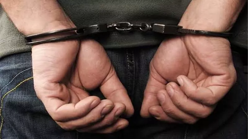 نصاب الخانكة استولى على أموال راغبى السفر للخارج وخلع
