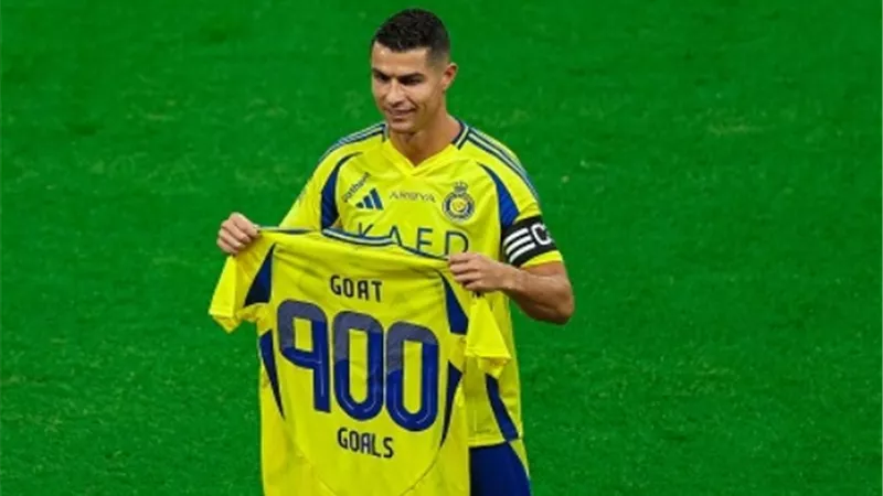 شاهد .. الاحتفال برونالدو لوصوله إلى 900 هدف