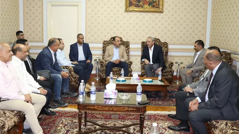 وزير قطاع الأعمال يستعرض الموقف التنفيذي لمصانع الغزل والنسيج