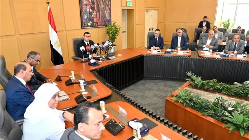 وزير الإسكان: التعامل مع المستثمرين المصريين بالعملة المحلية