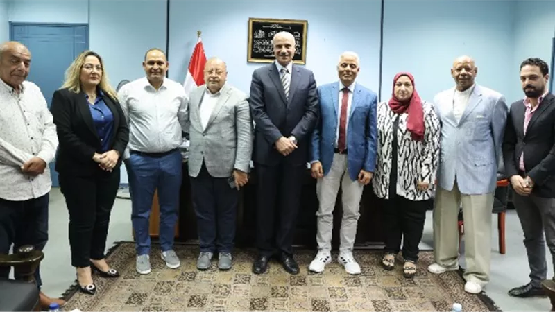 رئيس التحرير يستقبل وفداً من رجال الأعمال المصريين المقيمين بإيطاليا ورئيسة 
