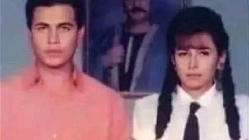 بالصور..محمد رياض يودع شقيقته سنية فى 