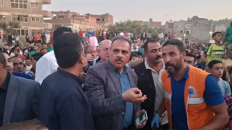 محافظ الشرقية ينتقل لمكان حادث تصادم قطارين بمنطقة الكوبري الجديد