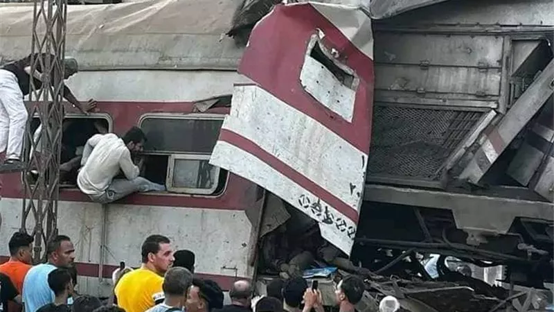 وزير النقل يوجه بتشكيل لجنة للوقوف على أسباب حادث الزقازيق