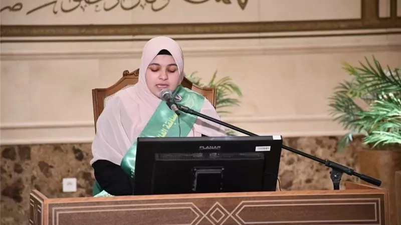 وزير الأوقاف يهنئ الفائزة بالمركز السادس في مسابقة الشيخة فاطمة
