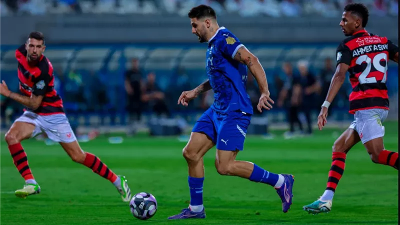 ثنائية ميتروفيتش تقود الهلال السعودي للفوز علي الرياض بثلاثية