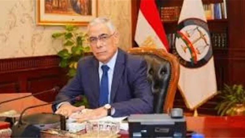 النائب العام يأمر بالتحقيق في واقعة تصادم قطارين بمدينة الزقازيق